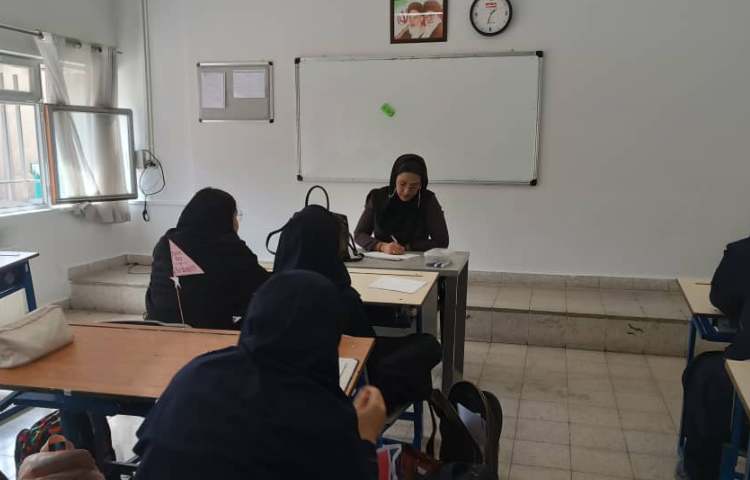 عکس صبحگاه و کلاس های درسی 4