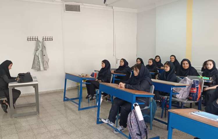 عکس صبحگاه و کلاس های درسی 5