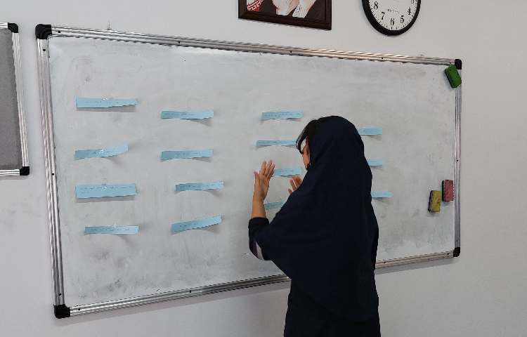 عکس مصور از کلاس زبان 2