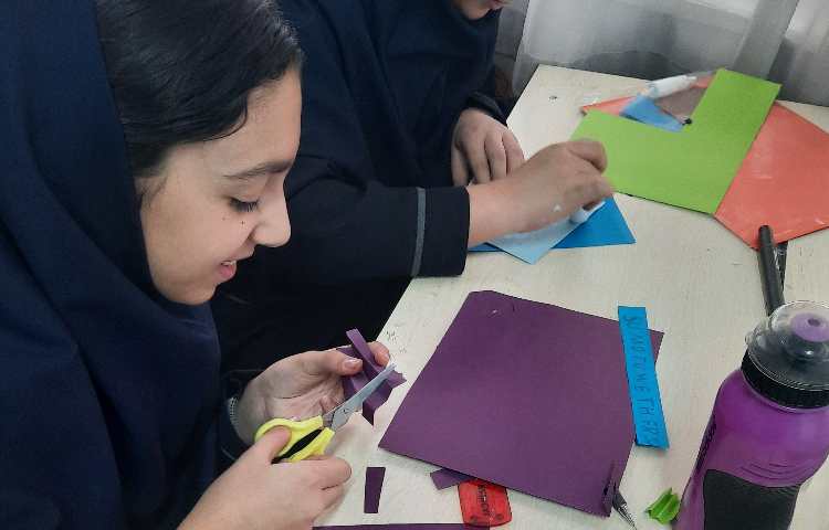 عکس مصور از کلاس زبان 7