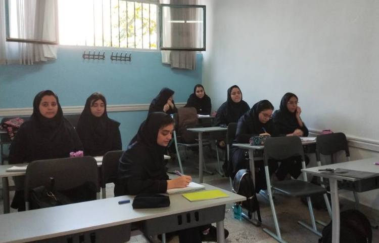 عکس مصور از کلاس های پایه دهم ریاضی و انسانی