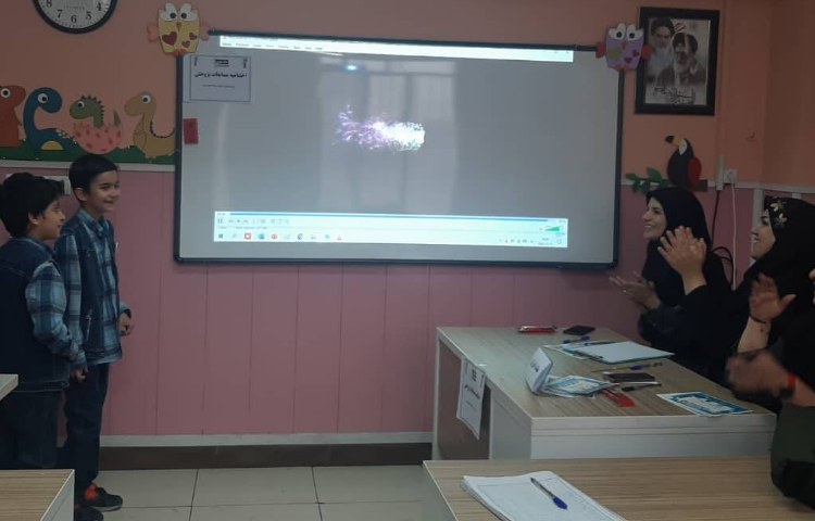 :عکس های اختتامیه ی پژوهش، پایه سوم 4