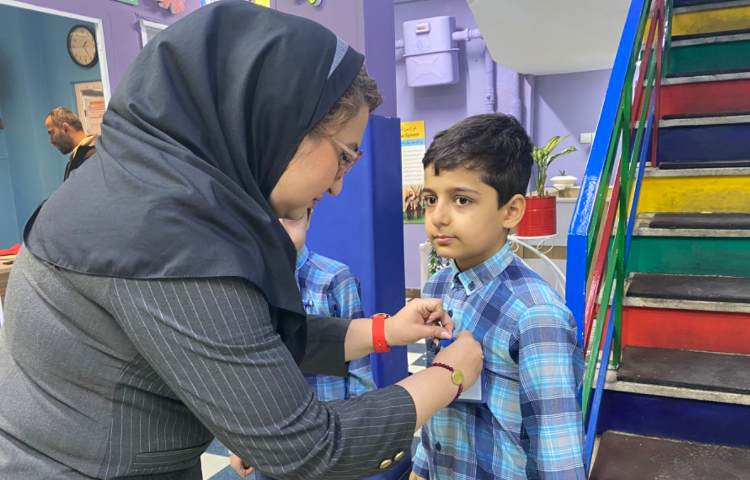 :عکس های اختتامیه ی پژوهش، پایه سوم 9