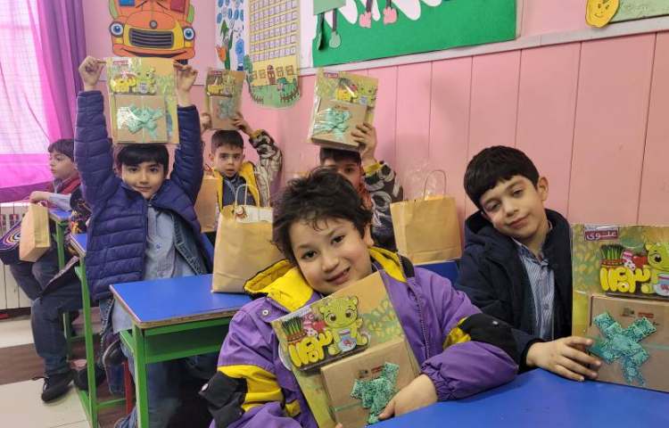 عکس های نوروزی و تحویل هدایا و پیک نورروزی