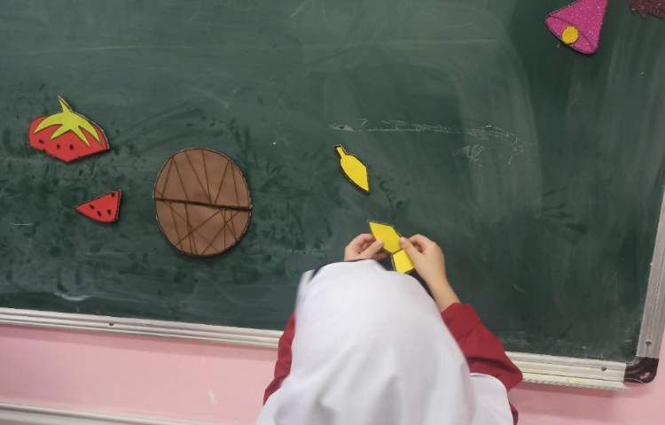 reviewing fruit using puzzles عکس 2