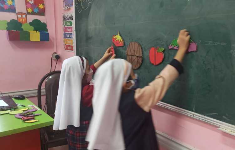 reviewing fruit using puzzles عکس 4