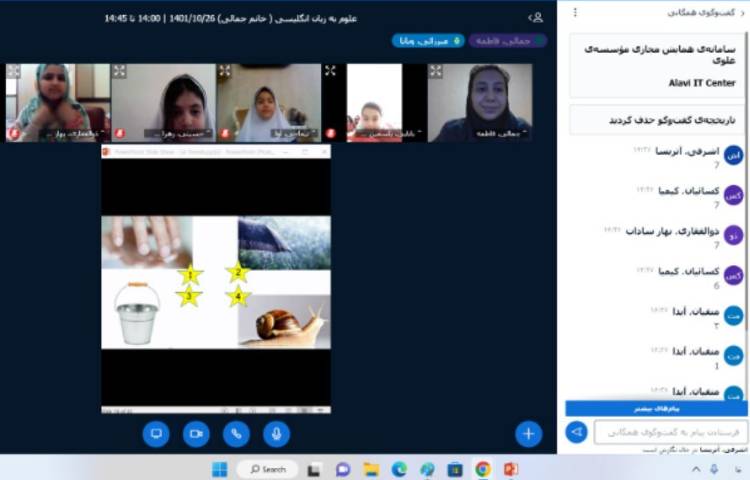 عکس Holding online classes 6