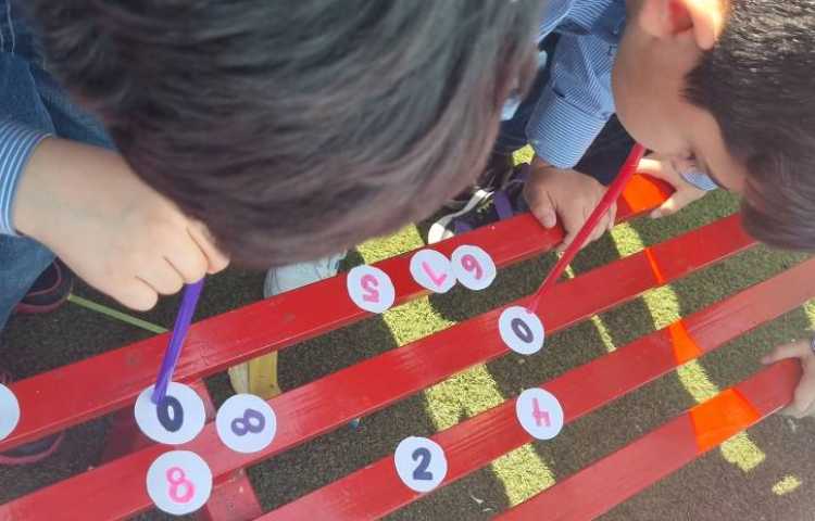 غوطه وری اعداد سه رقمی با استفاده از جدول ارزش مکانی