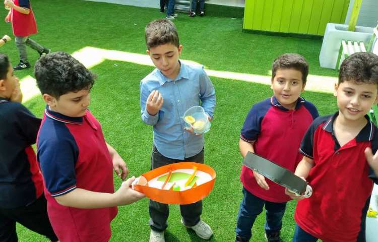 غوطه‌وری انگلیسی در حیاط مدرسه 1