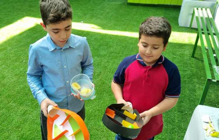 غوطه‌وری انگلیسی در حیاط مدرسه 2