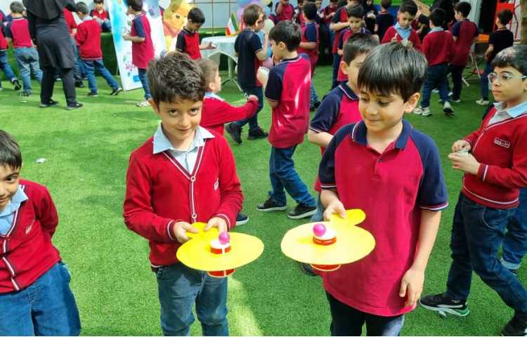 غوطه‌وری انگلیسی در حیاط مدرسه 2