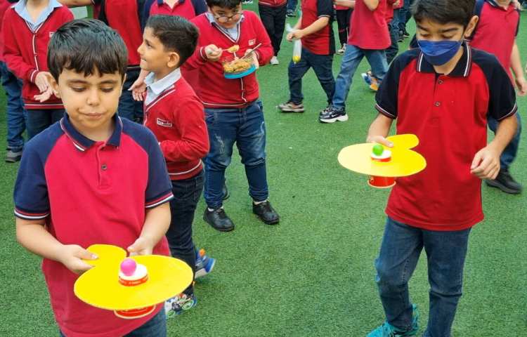 غوطه‌وری انگلیسی در حیاط مدرسه 2