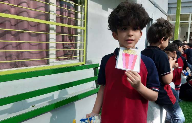 غوطه‌وری انگلیسی در حیاط مدرسه 3