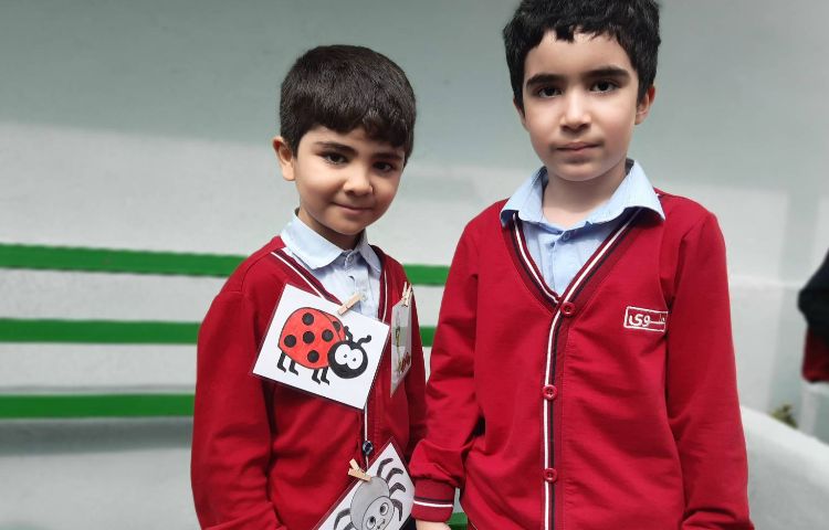 غوطه‌وری انگلیسی در حیاط مدرسه 3