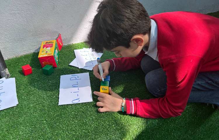 غوطه‌وری انگلیسی در حیاط مدرسه 3