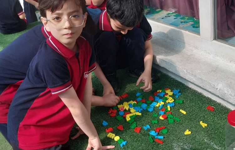 غوطه‌وری در زنگ تفریح توسط مدرس زبان 2