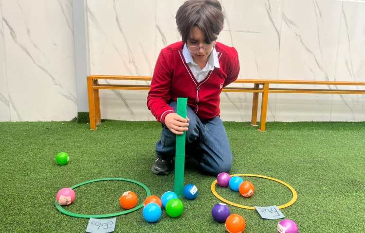 غوطه وری در زنگ تفریح توسط معلمین زبان 4