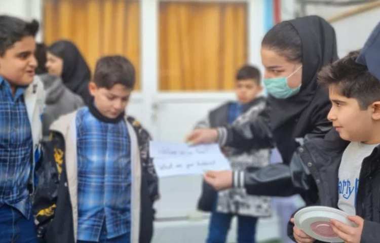 غوطه وری زبانی در زنگ های تفریح دبستان علوی 2