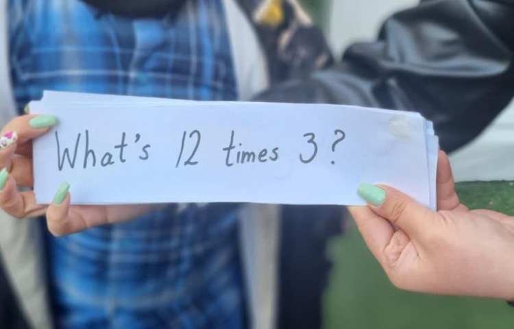 غوطه وری زبانی در زنگ های تفریح دبستان علوی 3