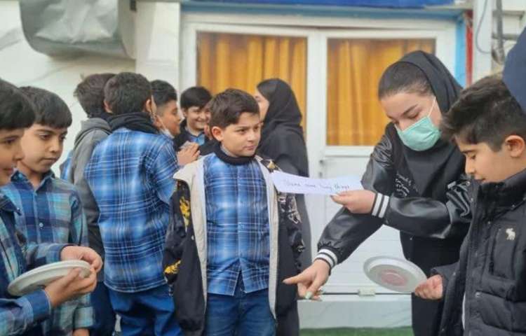 غوطه وری زبانی در زنگ های تفریح دبستان علوی 4