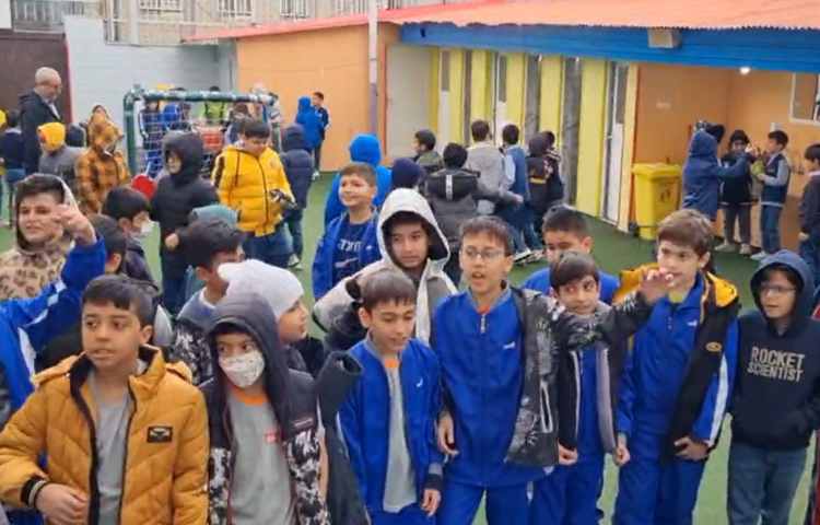 غوطه وری زنگ تفریح What I am song 2