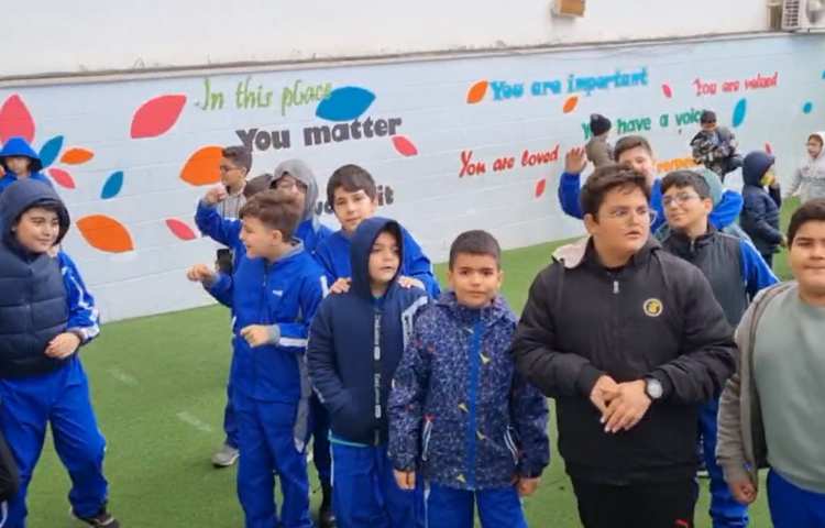 غوطه وری زنگ تفریح What I am song 3