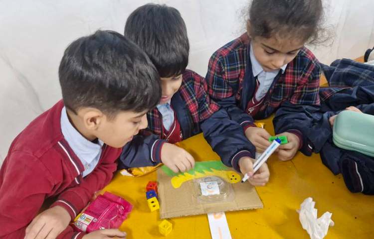 غوطه وری پیش دبستان در زنگ تفریح 2