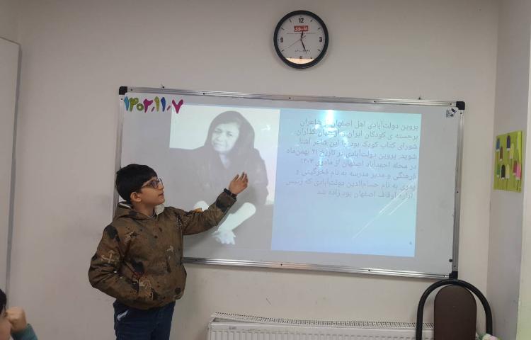 فارسی-موضوع: ارائه‌ی دانش‌آموزان در رابطه با زندگی پروین اعتصامی 1