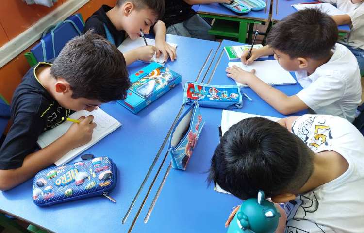 فارسی : بازی گروهی جمله‌سازی با توپ‌های رنگی 3