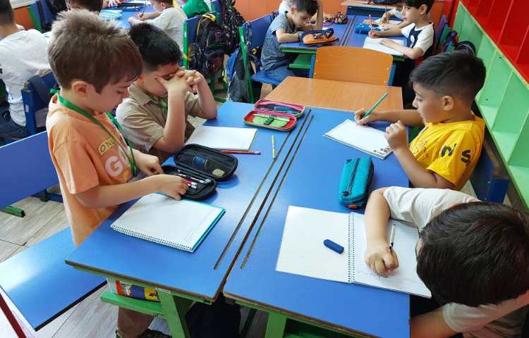 فارسی : بازی گروهی جمله‌سازی با توپ‌های رنگی 4