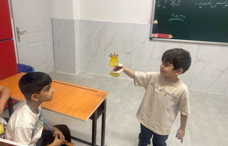 فارسی: تلفیق معارفه و اجرای نمایش عروسکی 5