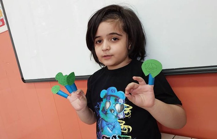 : فارسی، داستان‌گویی با عروسک‌های بند انگشتی با هدف افزایش خلاقیت و فن بیان 3