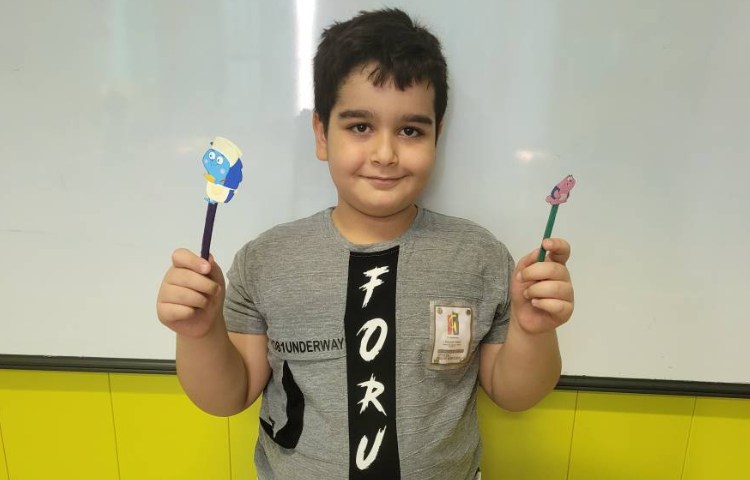 :فارسی، داستان‌گویی با عروسک‌های بند انگشتی