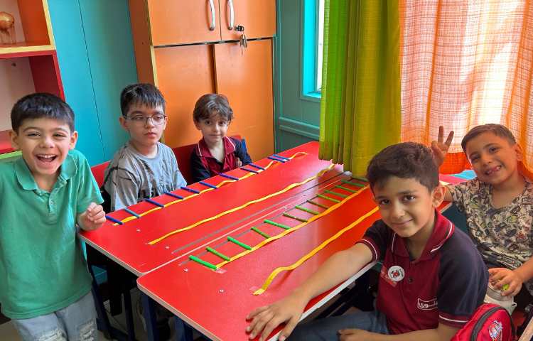 فارسی، دست ورزی با هدف آموزش خط زمینه 3