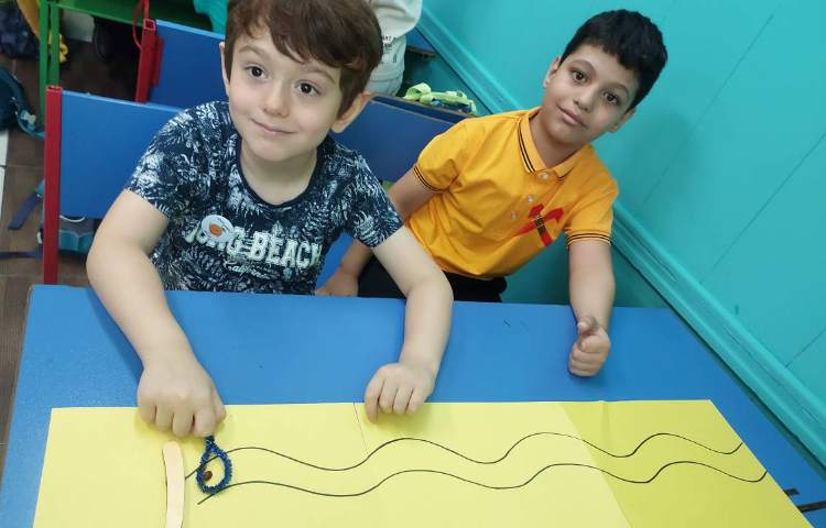 فارسی، دست ورزی و آموزش صحیح مداد دست گرفتن.