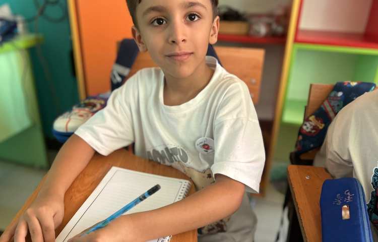 فارسی ، دست ورزی و آموزش صحیح مداد دست گرفتن