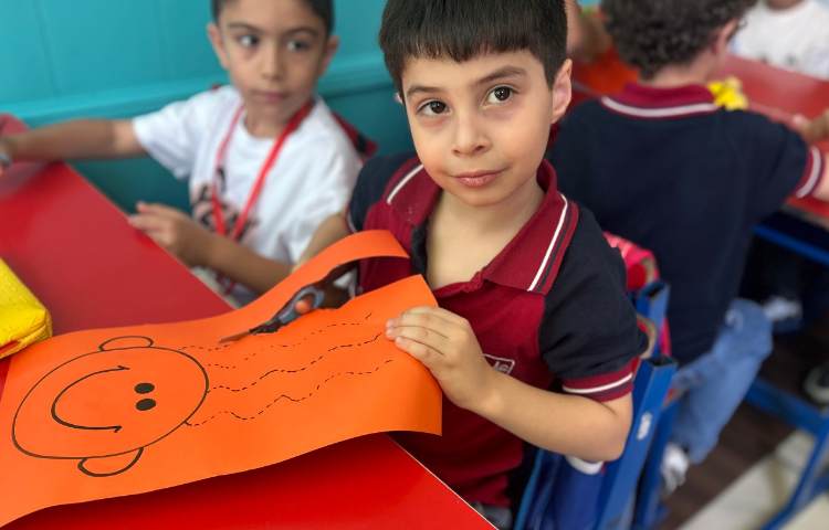 فارسی ، دست ورزی و آموزش کار با قیچی 1