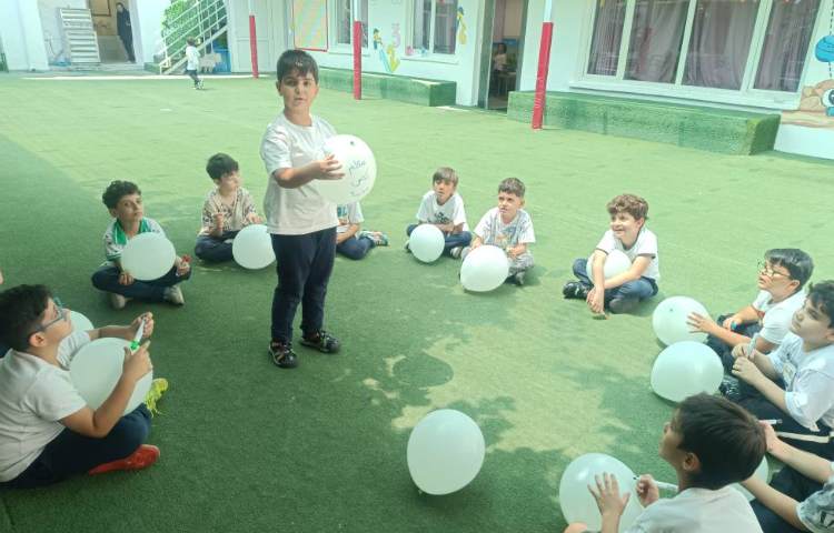 فارسی, دیکته ی خلاق بادکنکی انجام شد.