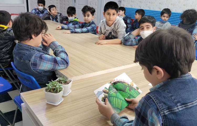 :فارسی، روانخوانی، خواندن کتاب داستان در کلاس بدون دیوار 4