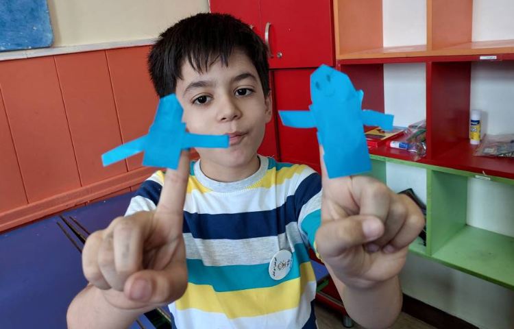 : فارسی، ساخت عروسک بند انگشتی جهت ایجاد انگیزه برای داستان سازی 5
