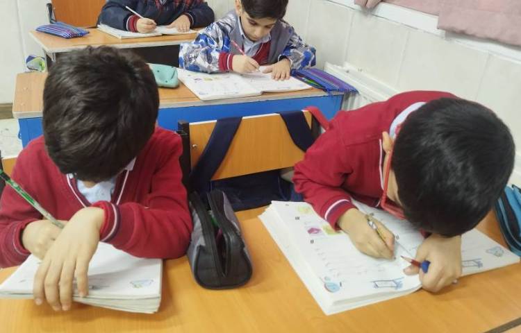 فارسی عزیزای دلم در حال انجام کتاب نگارش نشانه ی ( ش غیر آخر، ش آخِر) 1