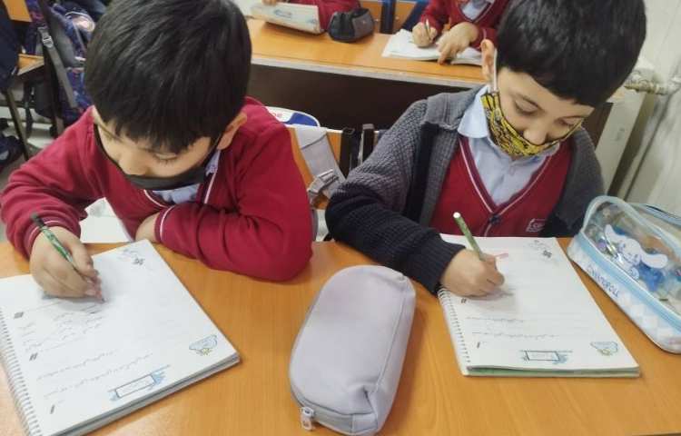 فارسی عزیزای دلم در حال انجام کتاب نگارش نشانه ی ( ش غیر آخر، ش آخِر) 3