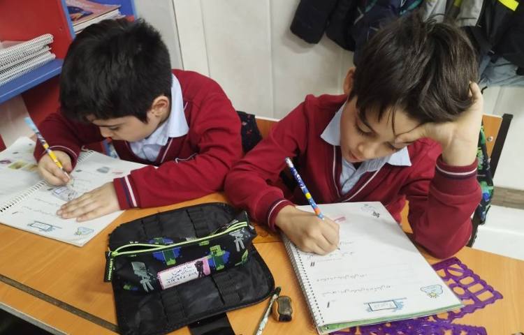 فارسی عزیزای دلم در حال انجام کتاب نگارش نشانه ی ( ش غیر آخر، ش آخِر) 4