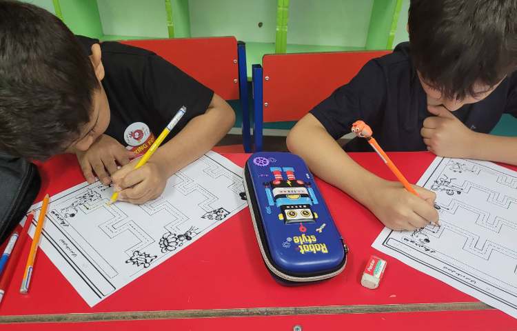 فارسی، مداد دست گرفتن