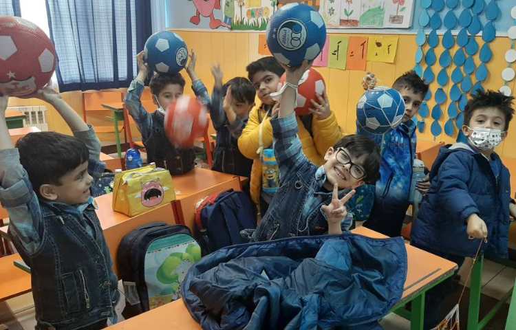 :فارسی، نشانه (ت)، کلاس توت فرنگی 3