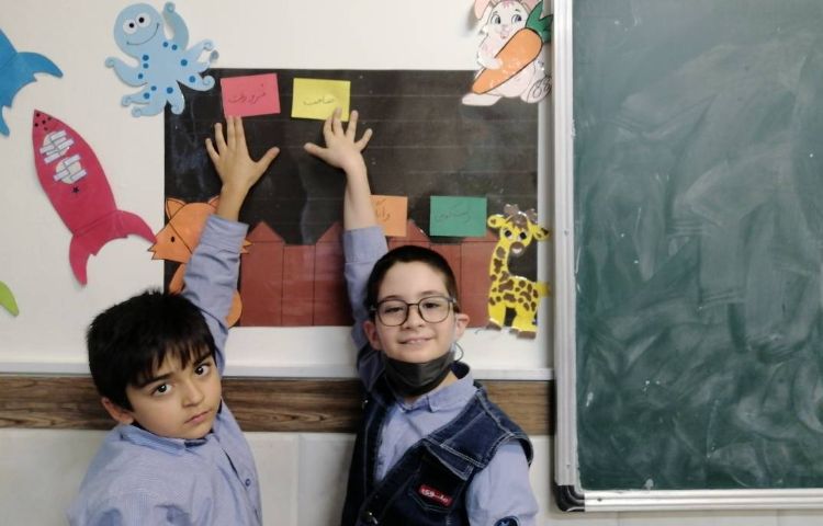 فارسی : نصب کلمات مهم چوپان درست کار توسط دانش آموزان 2