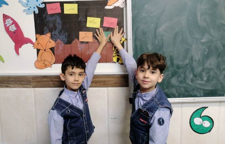 فارسی : نصب کلمات مهم چوپان درست کار توسط دانش آموزان 3