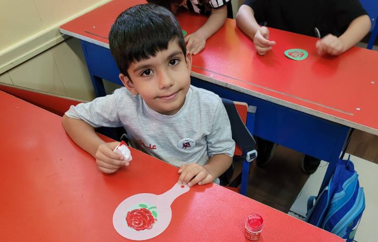 : فارسی پرلز، ساخت گردن آویز به مناسبت شهادت امام حسین "ع"