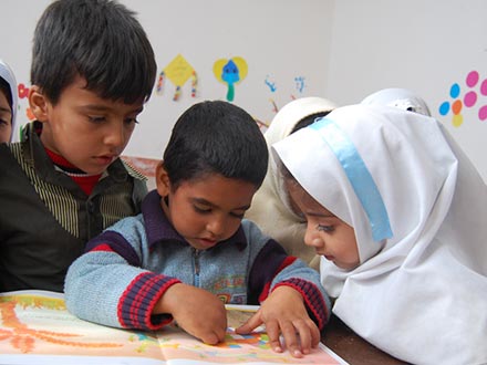 فرصت های آموزشی برابر بین دانش آموزان دختر و پسر