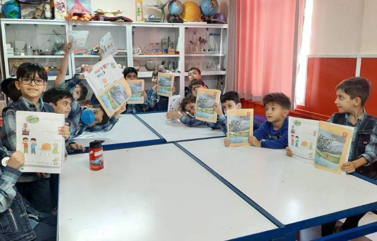 :فصل 2 علوم و آزمایشگاه(آشنایی با اعضای بدن و حواس پنجگانه)، کلاس توت فرنگی 3